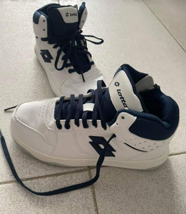 Gheata Lotto, piele,mas 34-35,purtat un sezon