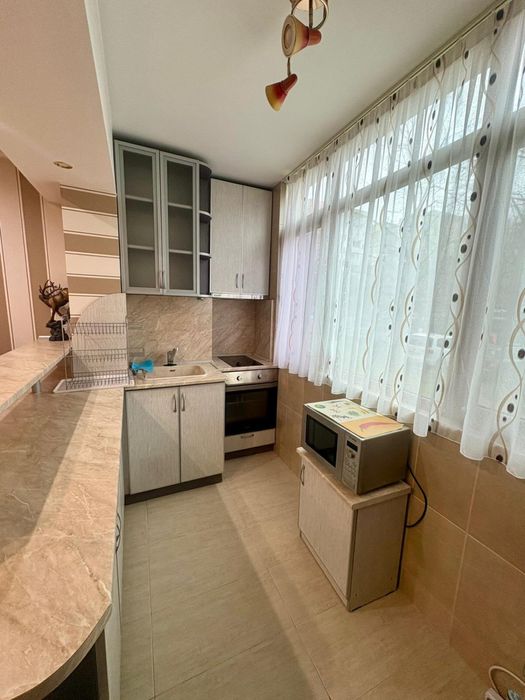 Дава се под наем Тристаен апартамент в Търговище, Запад 2 - 75 кв.м за 278.97 € - Снимка #3