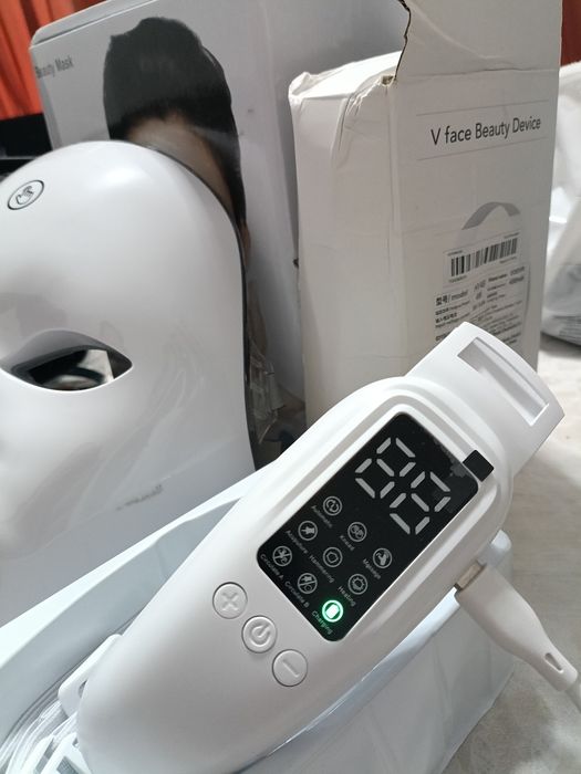 Масажор + LED маска за лице + подаръци