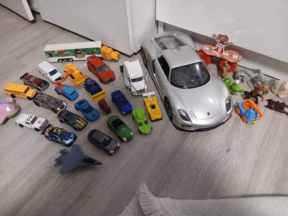 Метали и пласмасови колички