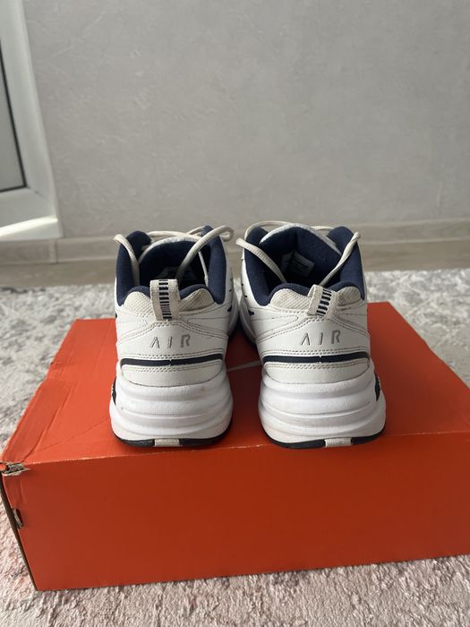 Кроссовки Nike Air Monarch