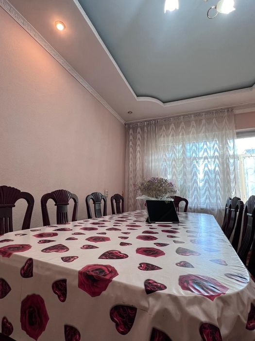 Стол со стульями