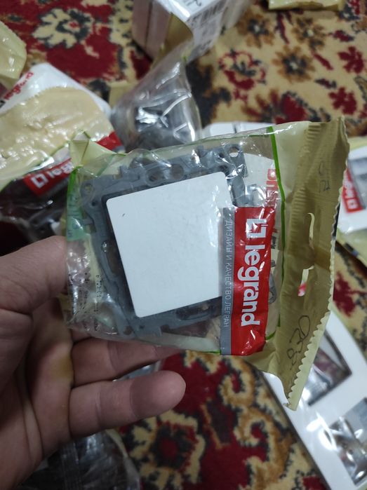 Розетки Legrand цвет белыи