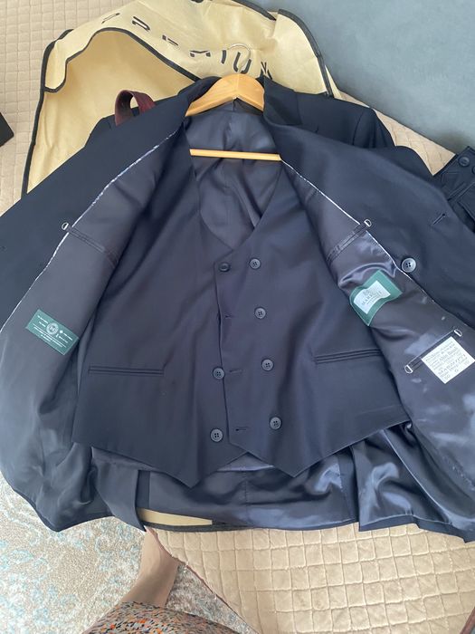 Костюм мужской тройка ,