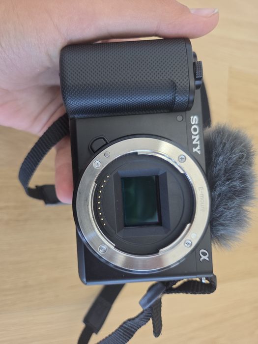 Sony ZV-E10 + Obiectiv Sony FE 85mm F1.8 - Pachet impecabil (Box / Doar 9.128 cadre)