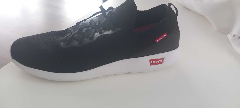 Ghete sport Levis mărimea 47