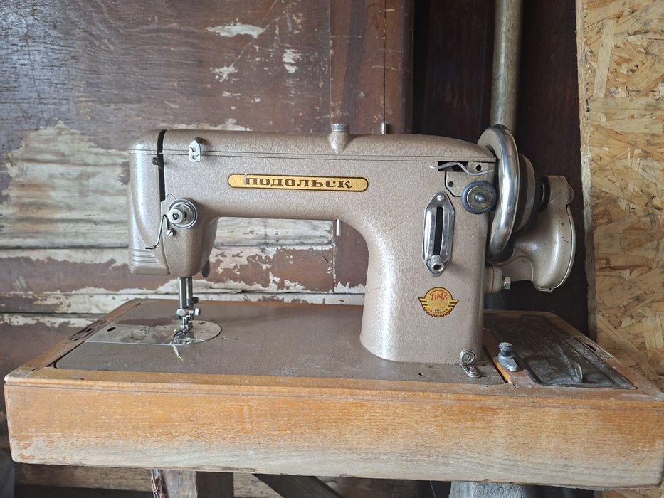 Продаю швейную машинку.