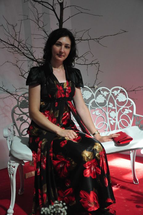 vand rochita foarte eleganta, material finut