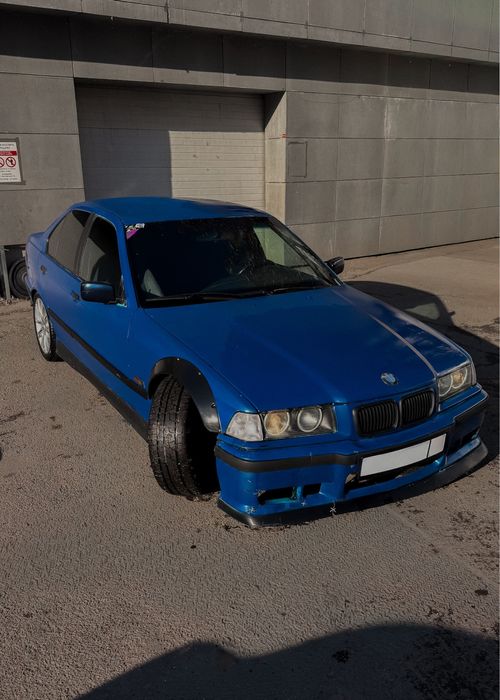 Продам игрушку - BMW 325