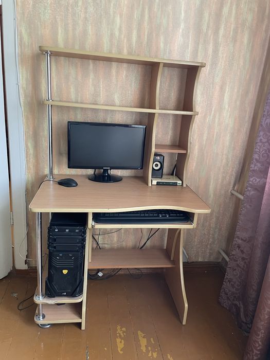 Компьютерный стол