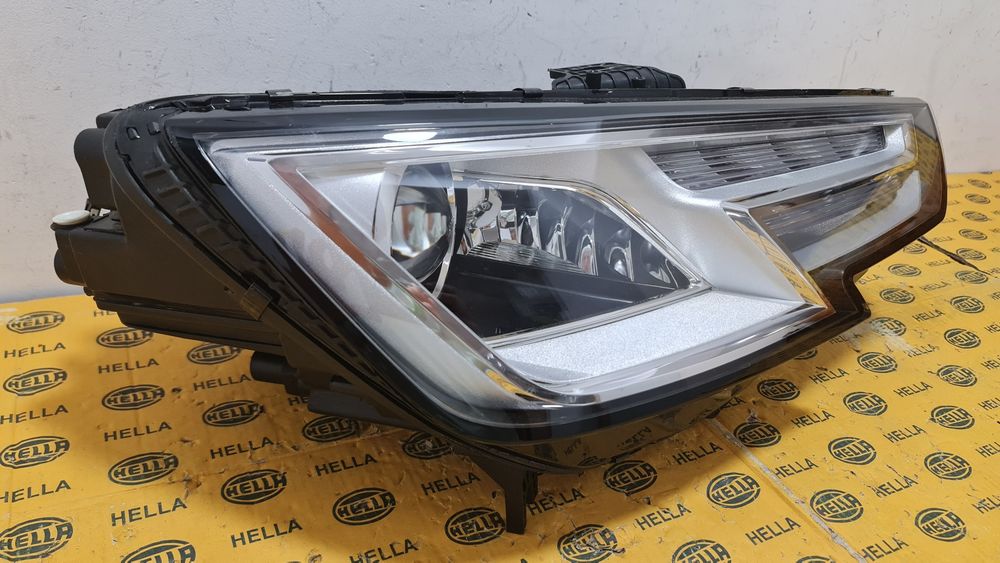 Far xenon led dreapta  Audi A4 B9 8W S4 2015+ 8W0941044B