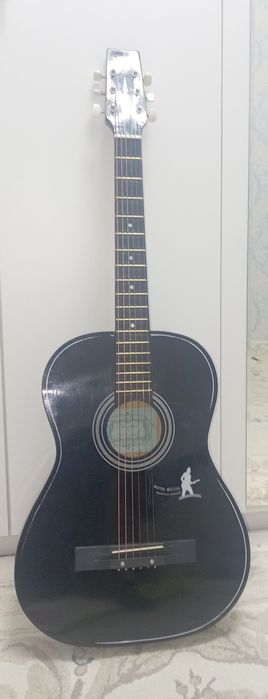 Акустическая гитара