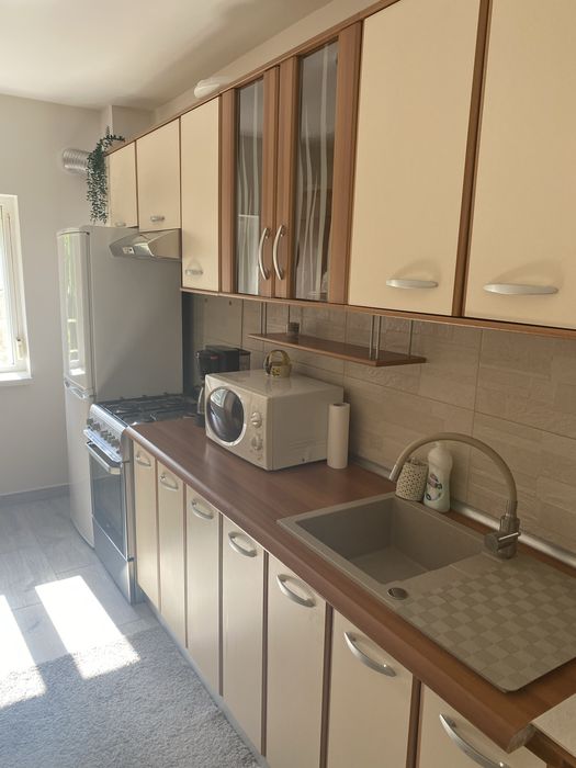 Inchiriez apartament 2 camere, etaj1