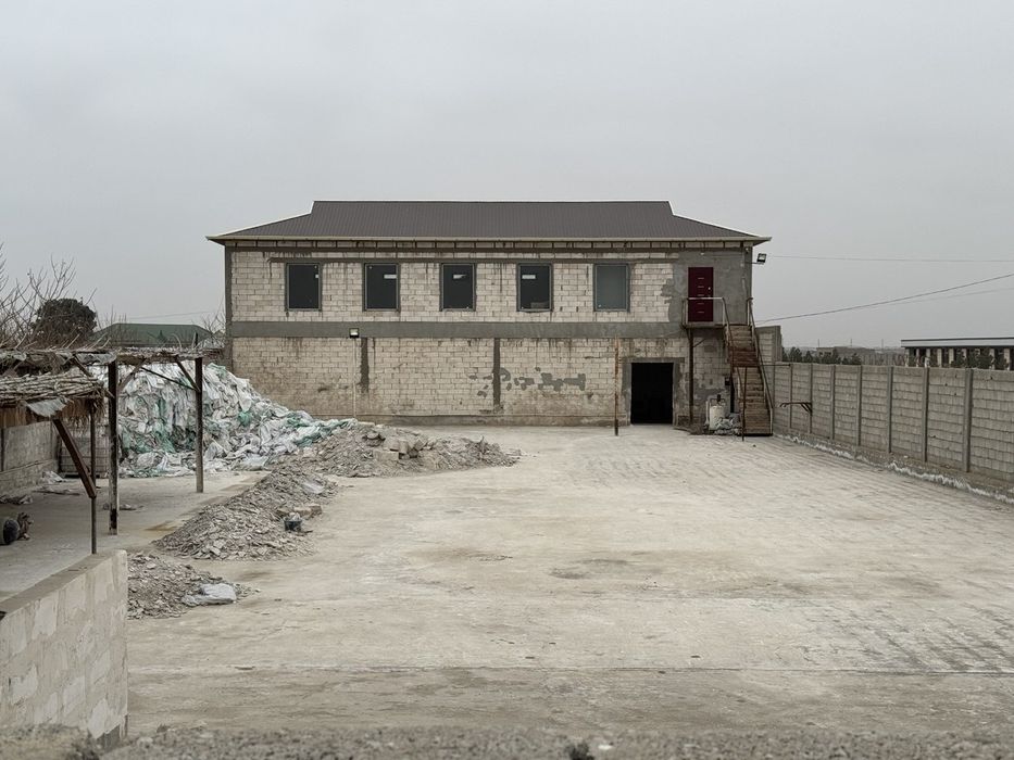 Uchqizil Tumanida Zdaniya sotiladi