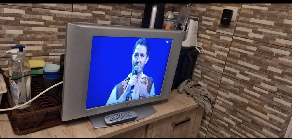 Televizor Philips cu telecomanda