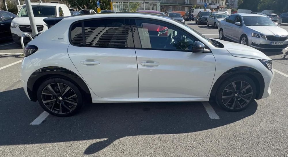 Peugeot 208 Vând Peugeot 208 1.2 L PureTech STT EAT8 GT Pack 130Cp