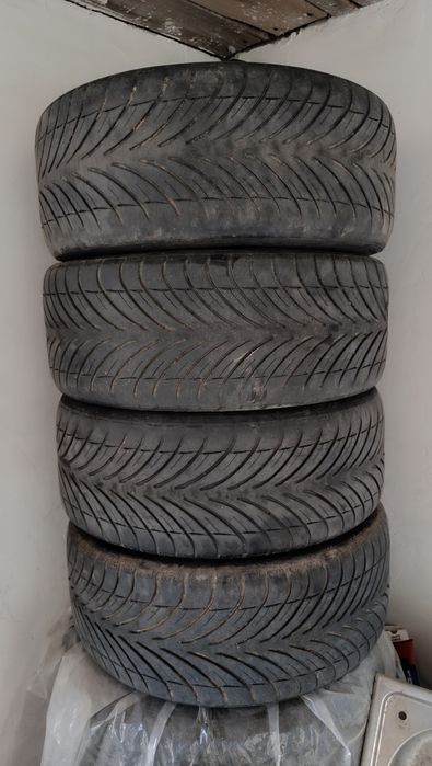 Продам шины R18 225/40