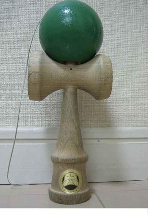 Kendama din lemn cu balance hole