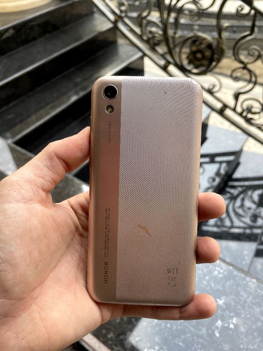 Honor 8s  32  gb