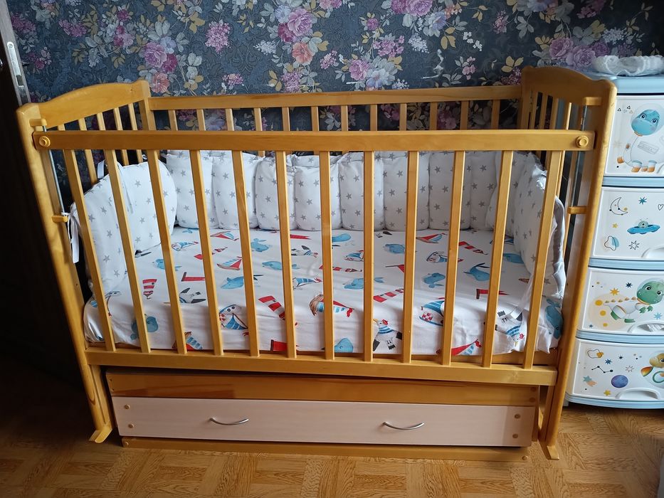 Продам детскую кроватку бу 15000