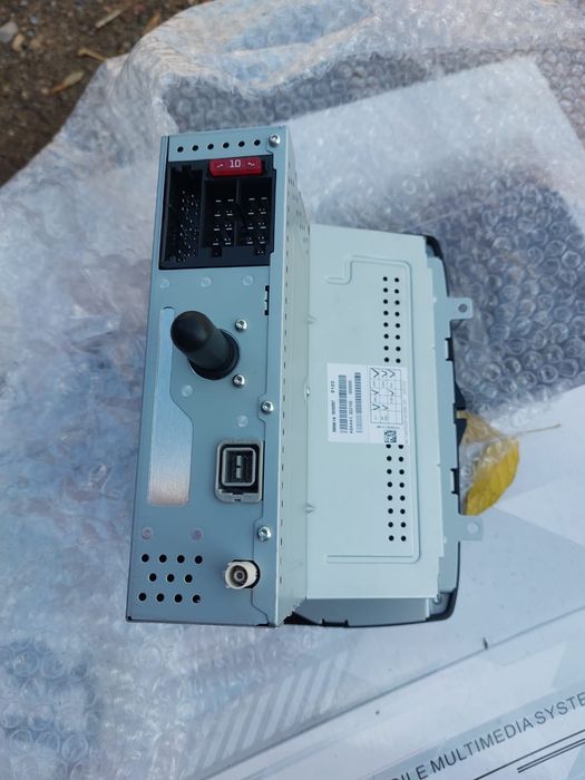 Магнитола заводская Lada vesta.