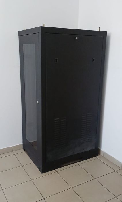 Dulap rack server 19”, 151x63x80 cm, PDU 6 prize, poliță, uși cu cheie