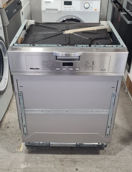 Съдомиялна за пълно вграждане Miele G4300i A+