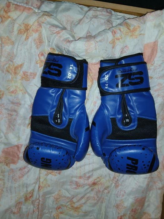 Боксови ръкавици