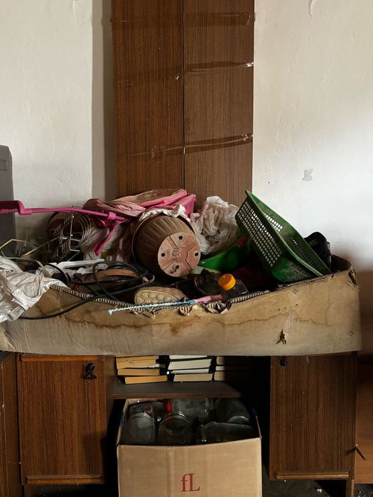 Продам б/у мебель и технику