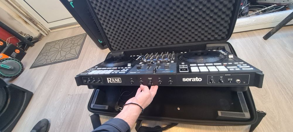 RANE FOUR DJ контролер