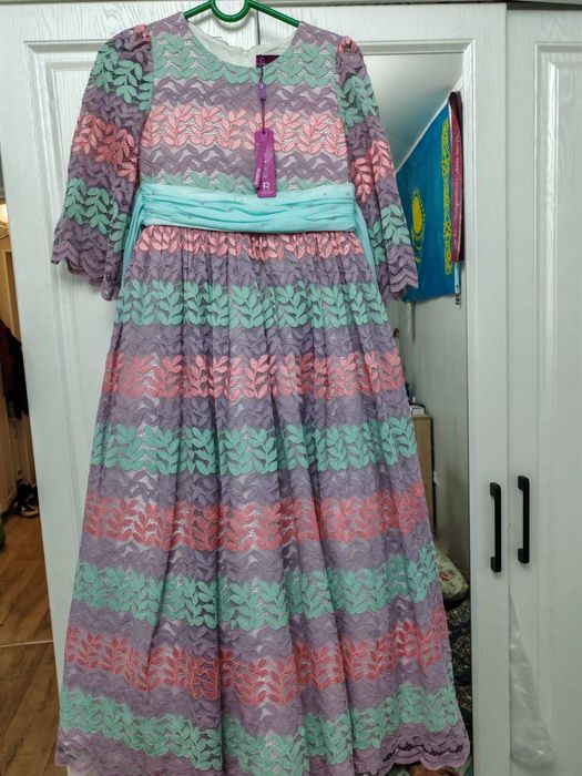 Продам платье на девочку 11-12 лет