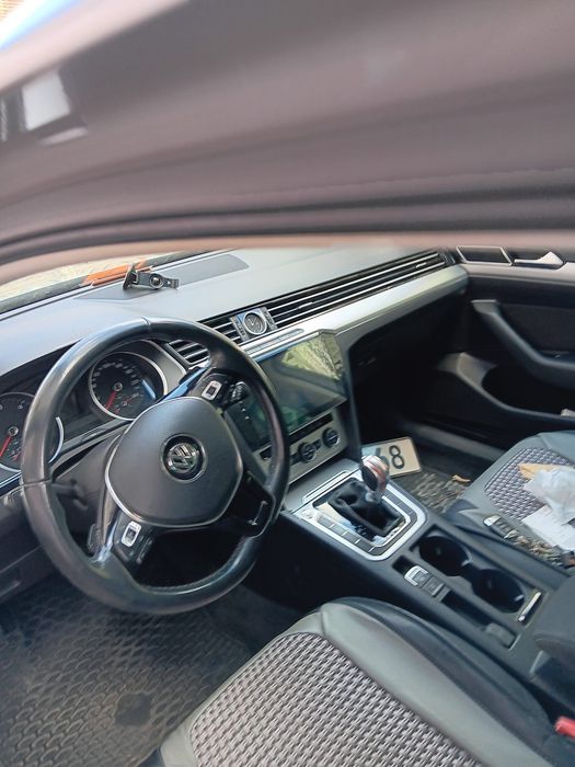 Vând Volkswagen Passat 2.0 TDI, 150 CP, DSG, an 2016 – avariat