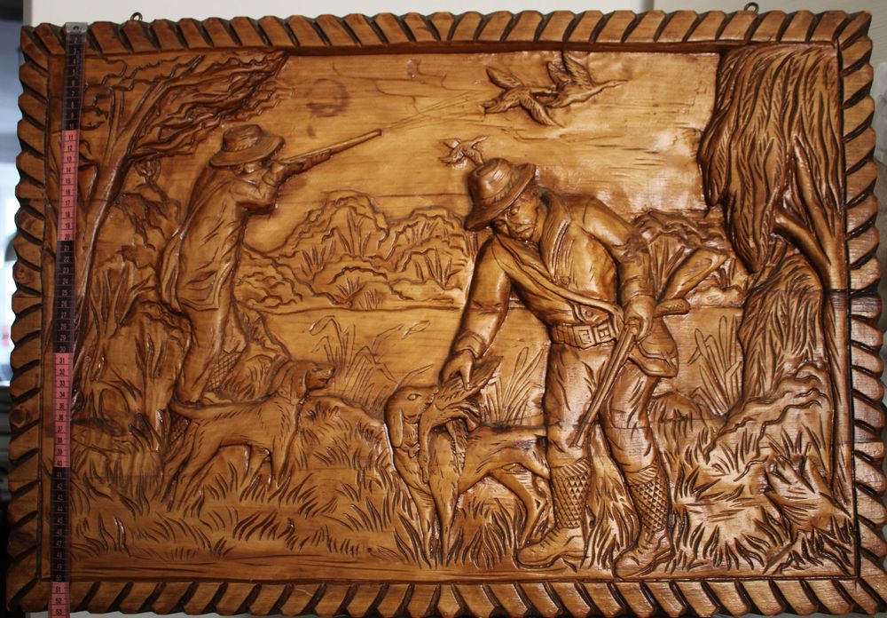 la vânatoare, sculptură în lemn masiv, basorelief, 53 X 77 cm.