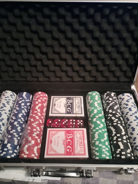 Set ptr Texas Holdem Poker
