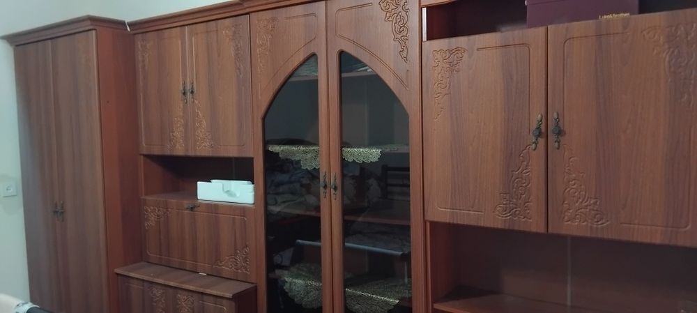 Сервант в отличном состоянии