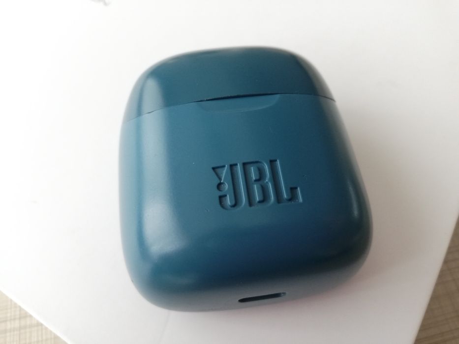 Блутут слушалки JBL Tune TWS225
