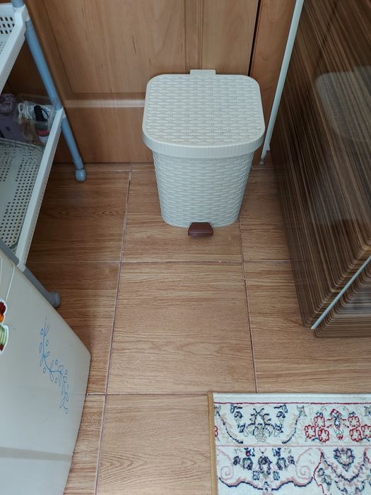 Ведро для мусора с педалью.