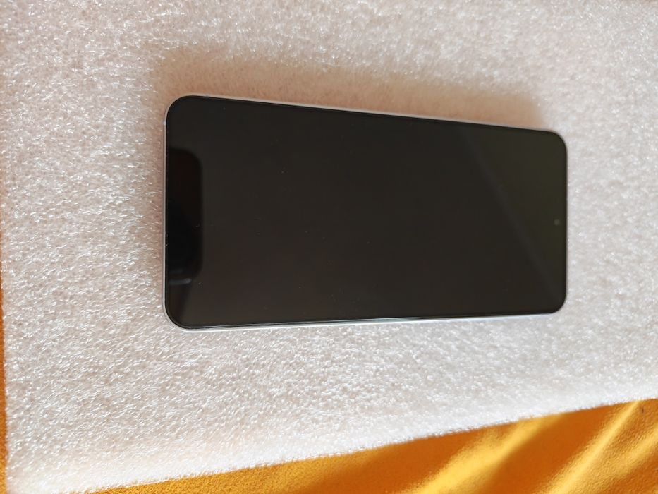 Samsung S 25 ,cu 12gb de RAM și 128 gb