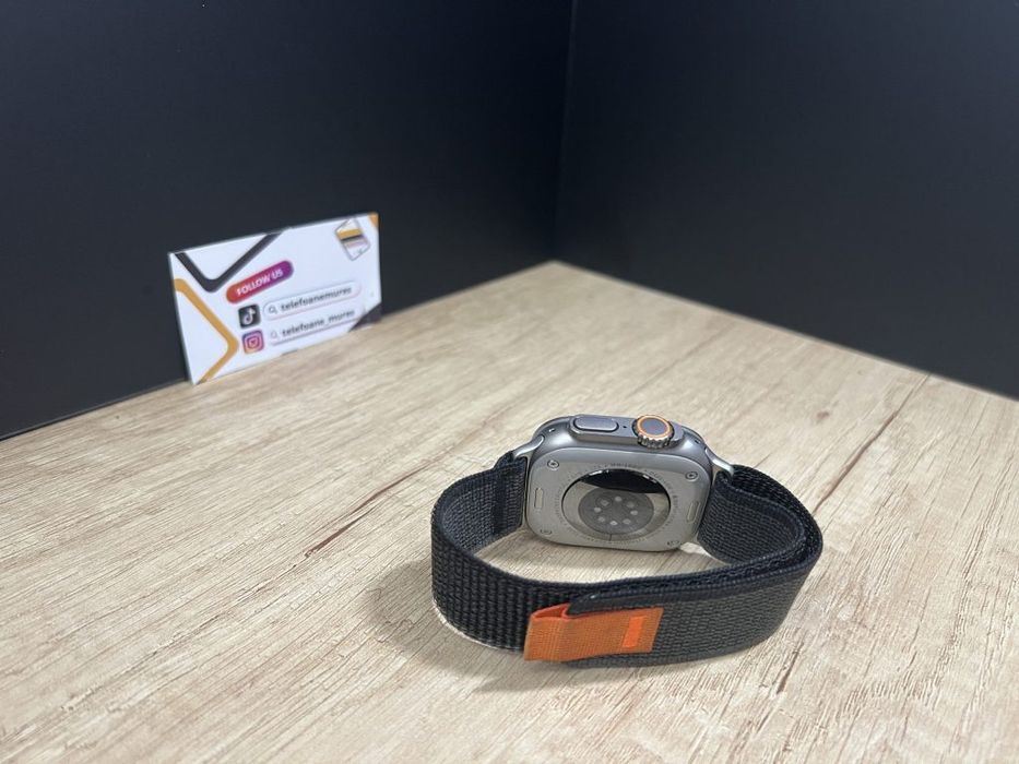Apple Watch Ultra 49mm Natural Titanium Second-Hand 2 ani g