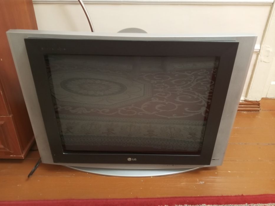 Телевизор сотилади LG.состояниями Зур.