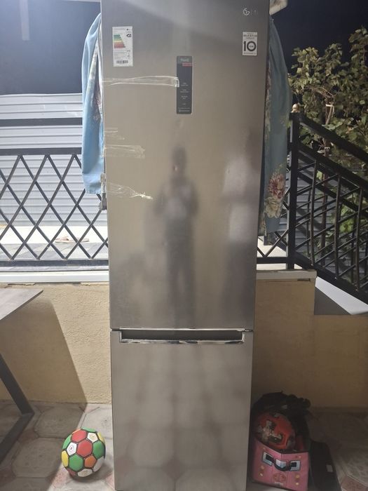 Тоңазытқыш LG жаңа күйінде сақталған.