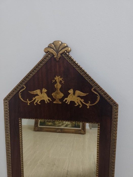 Oglinda deosebită Empire