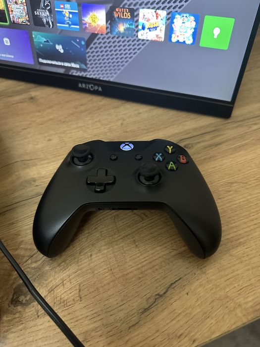 Xbox One X консоль