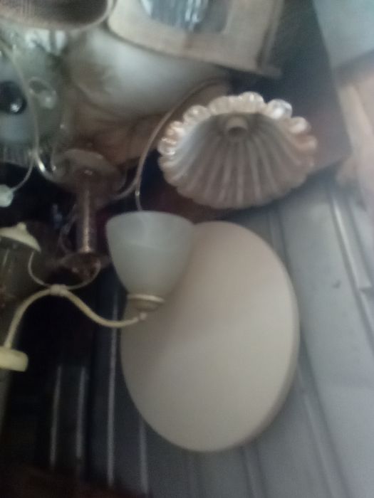 Срочно продам люстры