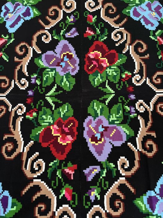 Covor țărănesc țesut manual din lână și penea