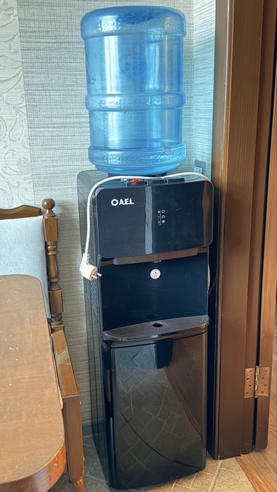 Напольный кулер для воды a.e.l.