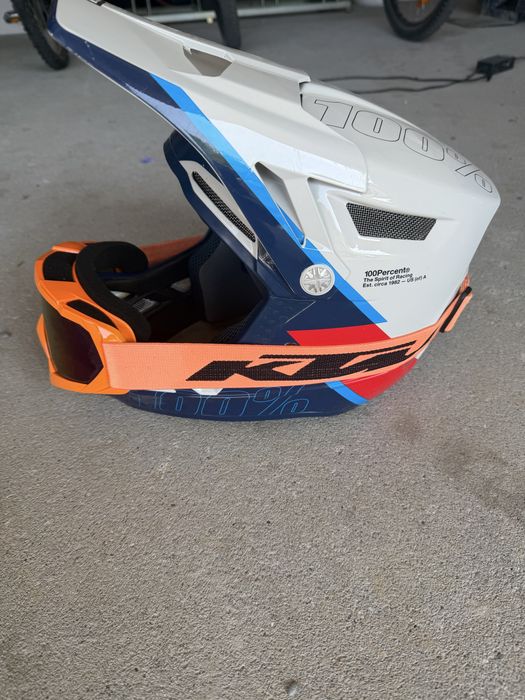 Casca full face 100 procent impreuna cu ochelari