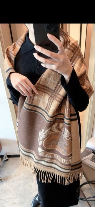 Fular Burberry model 2026, 4 modele