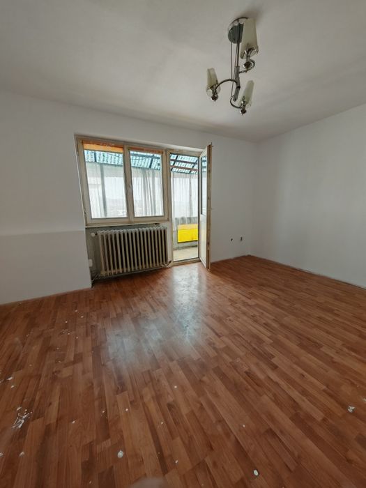 Apartament 2 camere decomandat și loc parcare cu copertină inclus