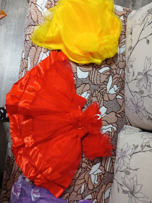 Отдам детские юбочки с бантиками!